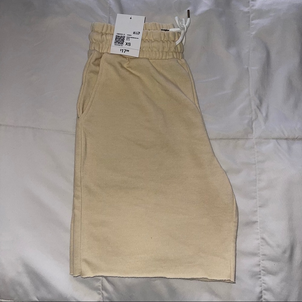beige sweatshorts